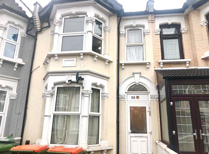 2 Bedroom Flat To Rent In , E12