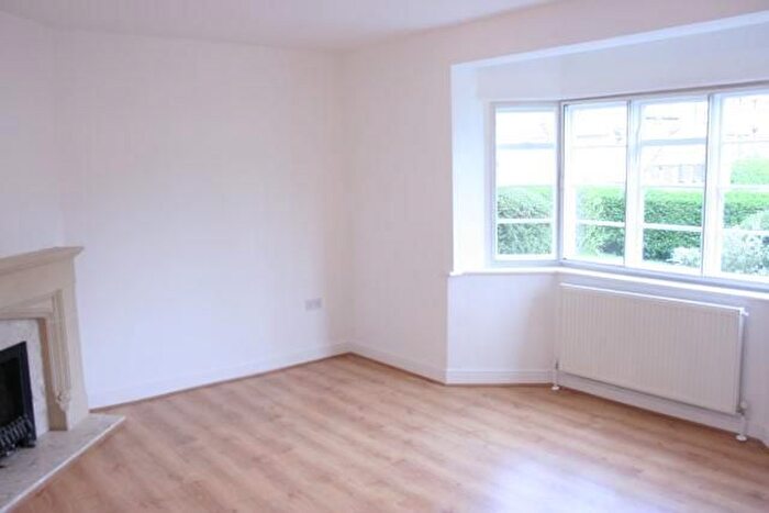 2 Bedroom Flat To Rent In Ossulton Way, Hampstead Garden Suburb, N2