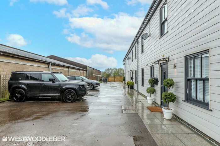 4 Bedroom Barn Conversion To Rent In Elbow Lane, Hertford Heath, SG13