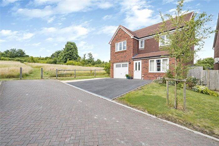 4 Bedroom Detached House For Sale In Moray Place, Alton, Hampshire, GU34