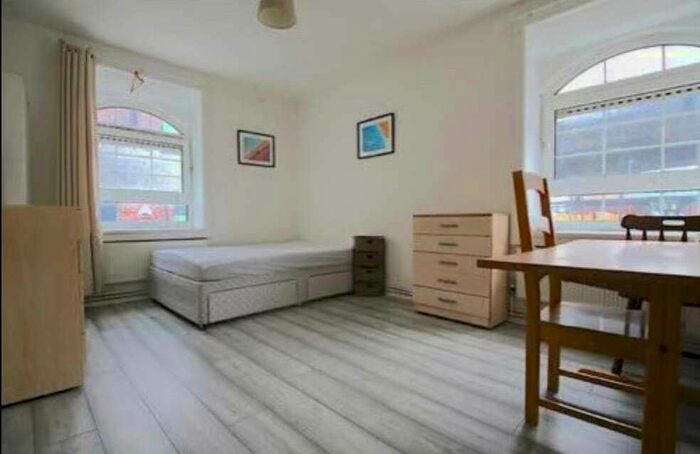 5 Bedroom Flat To Rent In Bromley High Street, Bow, London, E3