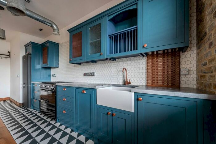 2 Bedroom Flat To Rent In Gordon Road, Peckham, London, SE15