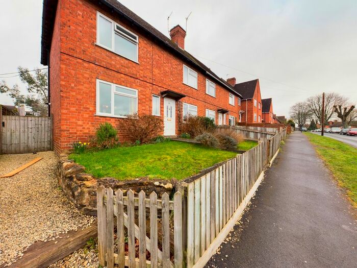 3 Bedroom Semi-Detached House To Rent In Hyde Road, Kenilworth, Warwickshire, CV8