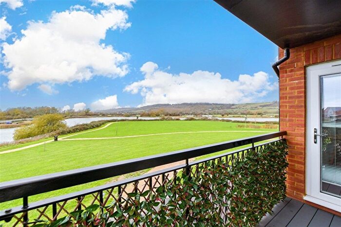 2 Bedroom Flat For Sale In Dearman Crescent, Hythe, Kent, CT21