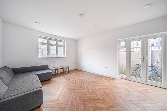 2 Bedroom Flat To Rent In Langdale Avenue, Mitcham, CR4