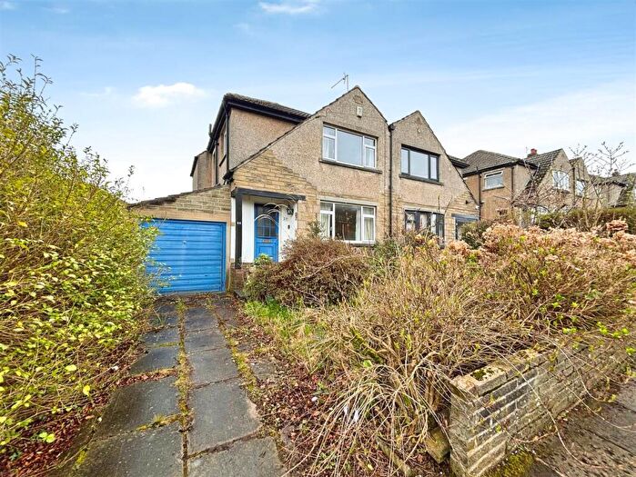 3 Bedroom Semi Detached House For Sale In Woodland Crescent, Bradford, BD9