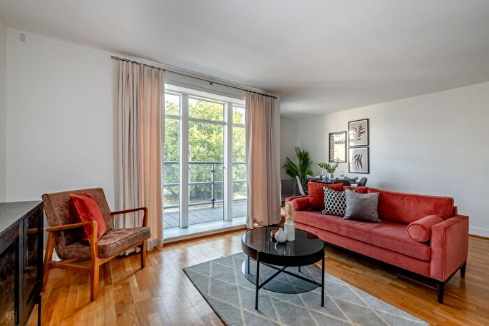 2 Bedroom Flat To Rent In Merchants House, Greenwich, SE10