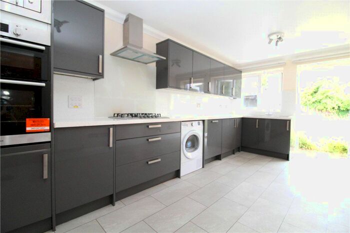 3 Bedroom Bungalow To Rent In The Glade, Croydon, CR0