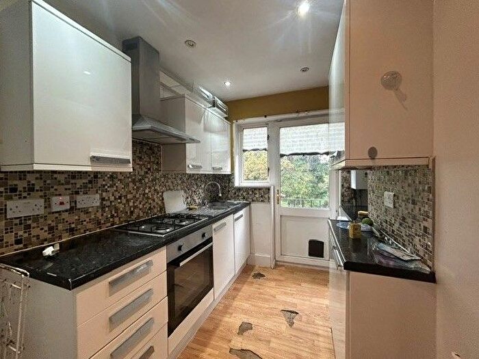 2 Bedroom Flat To Rent In Mill Lane, Romford, RM6