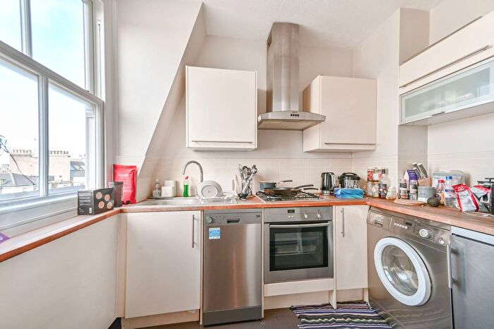 1 Bedroom Flat To Rent In Pembridge Gardens, Notting Hill Gate, London, W2