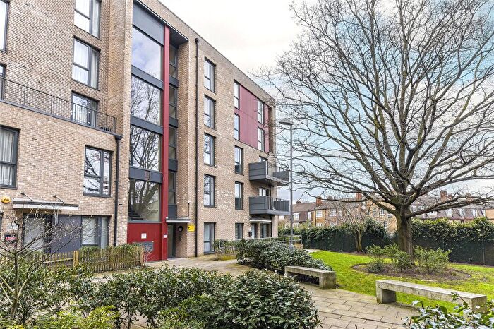 2 Bedroom Flat To Rent In Hitherwood Court, London, NW9
