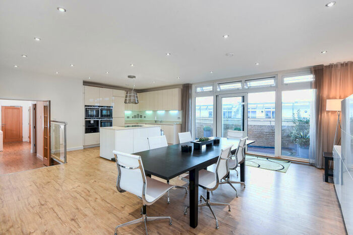 2 Bedroom Penthouse To Rent In Almansa Way, Lymington, SO41