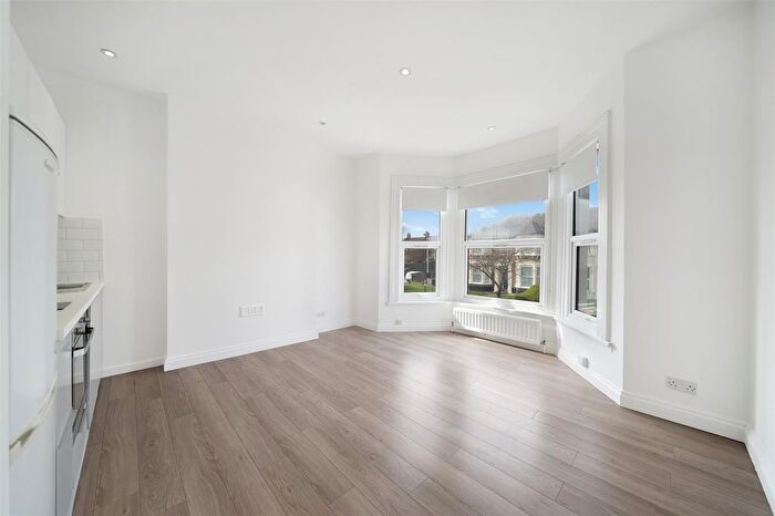 1 Bedroom Flat To Rent In Wellmeadow Road, London, SE6