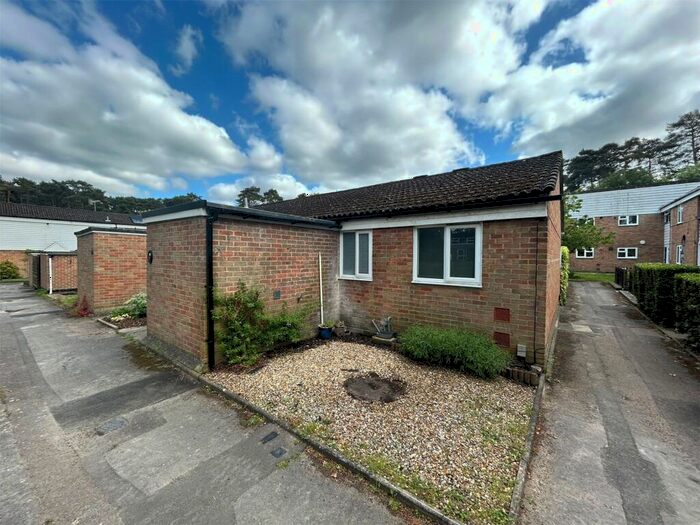3 Bedroom Bungalow To Rent In Pendlebury, Bracknell, Berkshire, RG12