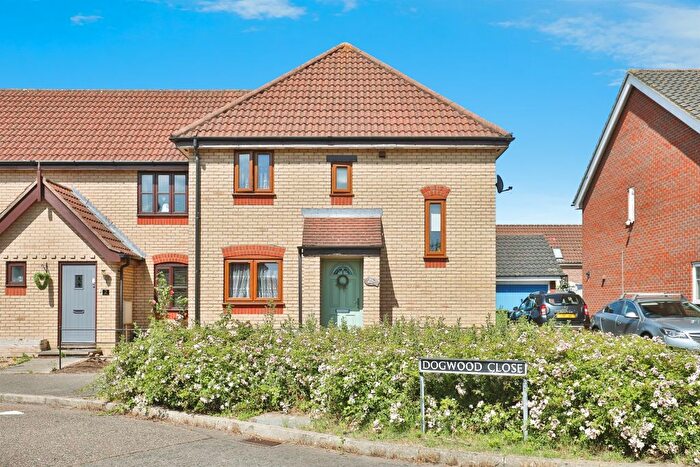 3 Bedroom Semi-Detached House For Sale In Bramble Way, Wymondham, NR18