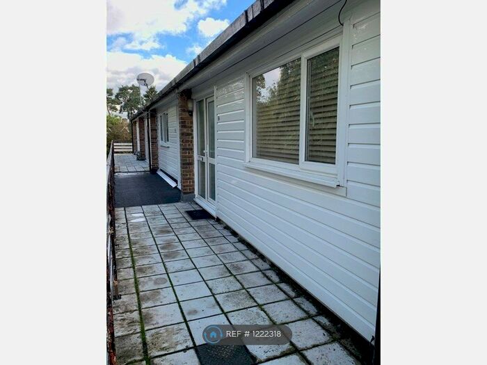 2 Bedroom Flat To Rent In Reading Road, Yateley GU46