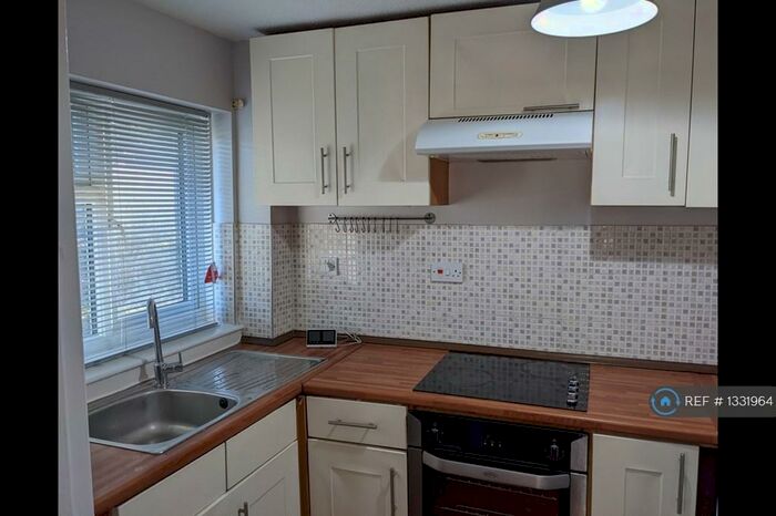 1 Bedroom Flat To Rent In Oakley Court, Mitcham, CR4