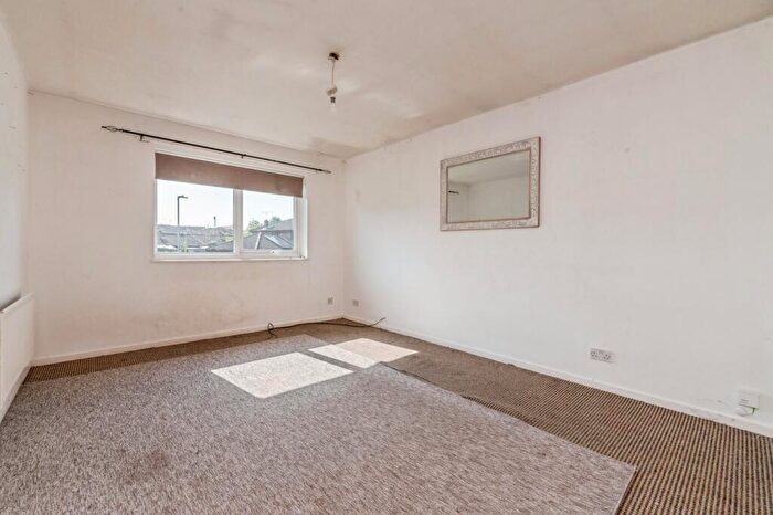 1 Bedroom Maisonette For Sale In Granville Close, Billericay, Essex, CM12