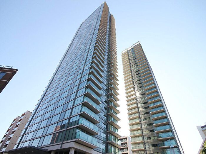 2 Bedroom Flat To Rent In Landmark West Tower, Marsh Wall, London, E14