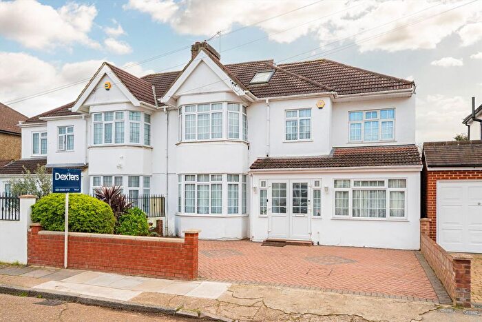 6 Bedroom Semi Detached House To Rent In Avondale Gardens, Hounslow, TW4