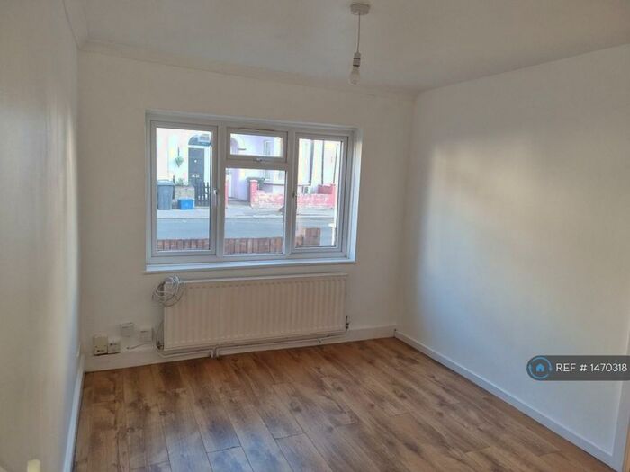 2 Bedroom End Of Terrace House To Rent In Warren Road, Croydon, CR0