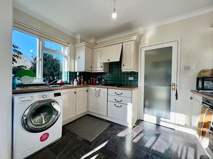 2 Bedroom Apartment To Rent In Eastbury Avenue, Northwood, HA6
