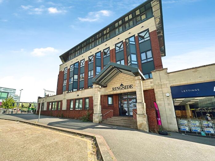 2 Bedroom Flat For Sale In High Street, Bracknell, Berkshire, RG12