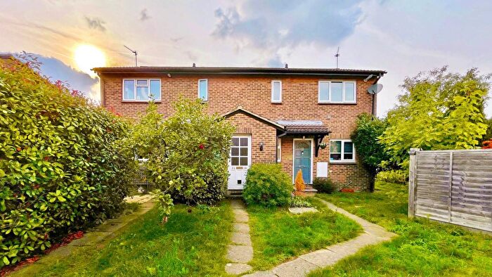 1 Bedroom Flat To Rent In Abbott Close, Hampton, TW12