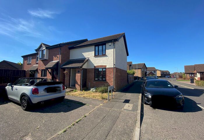 2 Bedroom End Of Terrace House To Rent In Wickets Way, Ilford, Essex, IG6