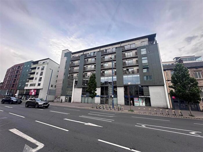 2 Bedroom Flat To Rent In Oldham Road, Manchester, M4