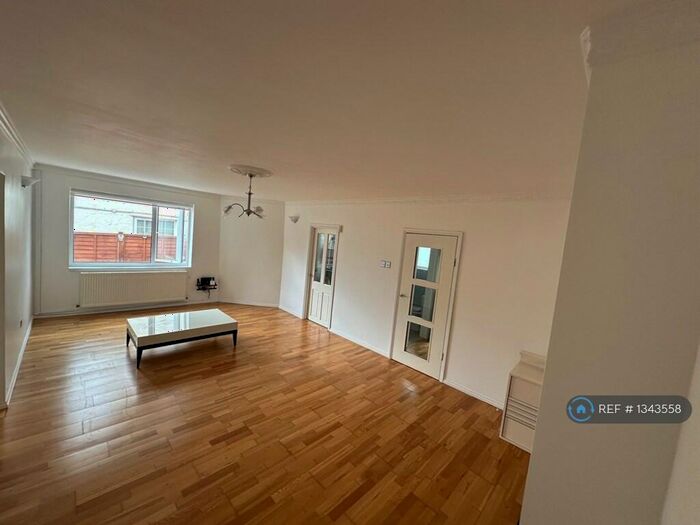 3 Bedroom Semi-Detached House To Rent In Hazelbury Lane, London, N9