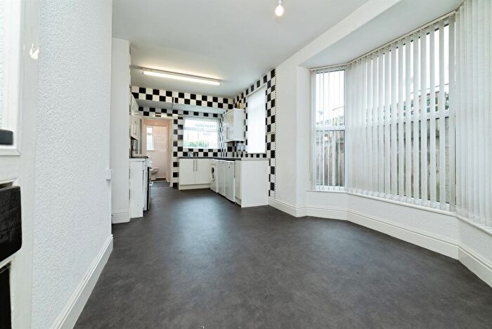 3 Bedroom Terraced House For Sale In Glencoe Street, Hull, HU3