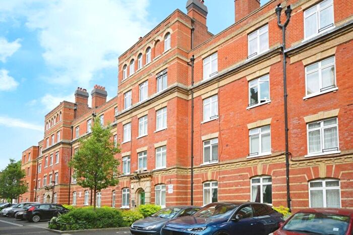 1 Bedroom Flat For Sale In Peabody Buildings, Rosendale Road, Herne Hill, London, SE24