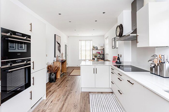 4 Bedroom Detached House For Sale In Cowells Road, Woodstock, OX20