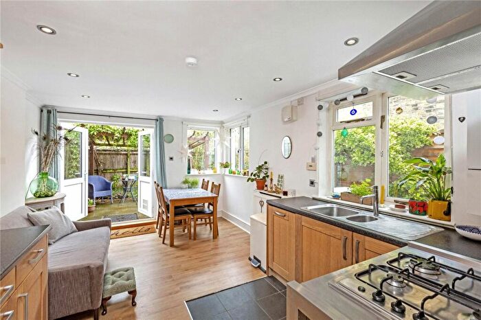 1 Bedroom Flat To Rent In Harbut Road, Battersea, SW11