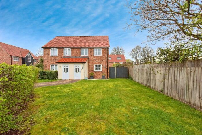 3 Bedroom Semi-Detached House For Sale In Cricket View, Mildenhall, Bury St. Edmunds, IP28