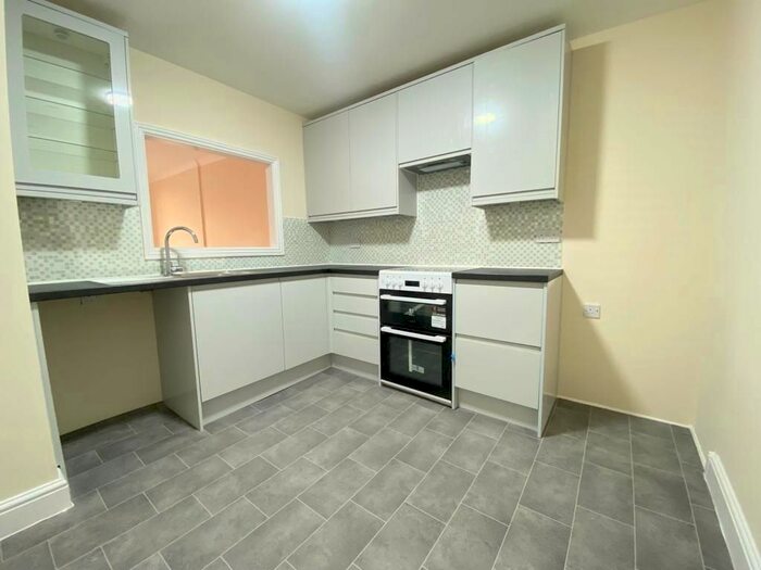 3 Bedroom Flat To Rent In Tollington House, Holloway Road, Holloway, N19
