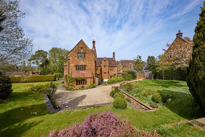 7 Bedroom Detached House For Sale In Farnborough, Oxon/Warwickshire, - Historic Manor House, OX17