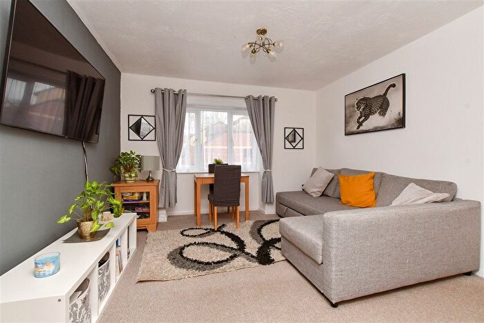 1 Bedroom Flat For Sale In Rossignol Gardens, Carshalton, Surrey, SM5