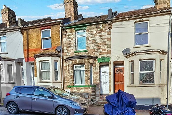 2 Bedroom Terraced House For Sale In Castle Road, Chatham, Kent, ME4