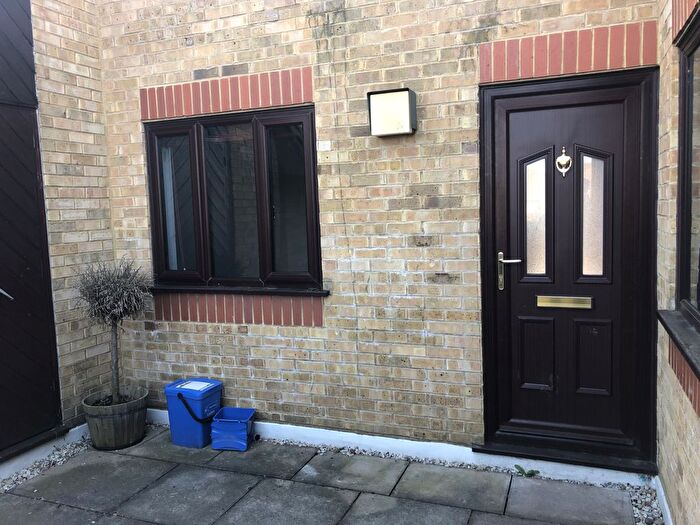 2 Bedroom Flat For Sale In The Balcony, Luton, LU2