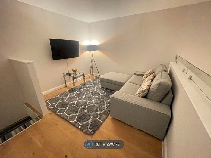 1 Bedroom Flat To Rent In Mcdonald Road, Edinburgh, EH7