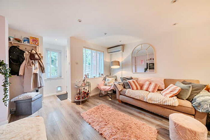 1 Bedroom Terraced House For Sale In Dart Road, Farnborough, Hampshire, GU14