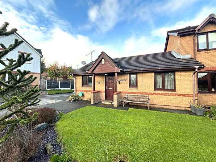 2 Bedroom Bungalow To Rent In Sun Bank Close, Rochdale, Greater Manchester, OL12