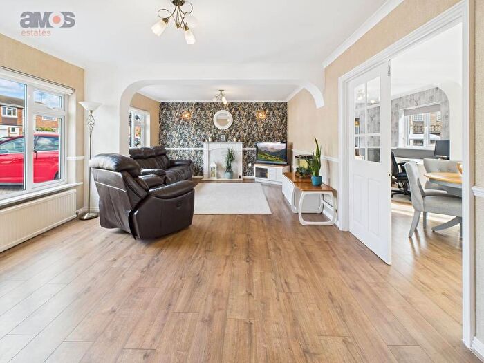 4 Bedroom Semi-Detached House For Sale In Cornwall Gardens, Rochford, Essex, SS4