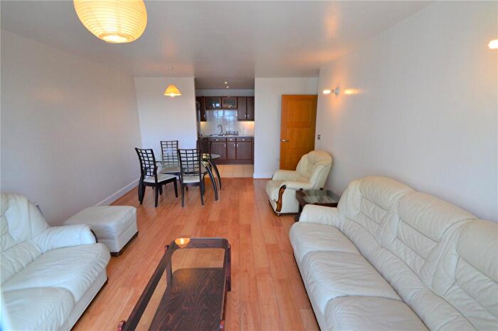 2 Bedroom Apartment To Rent In Park Lane, Croydon, CR0