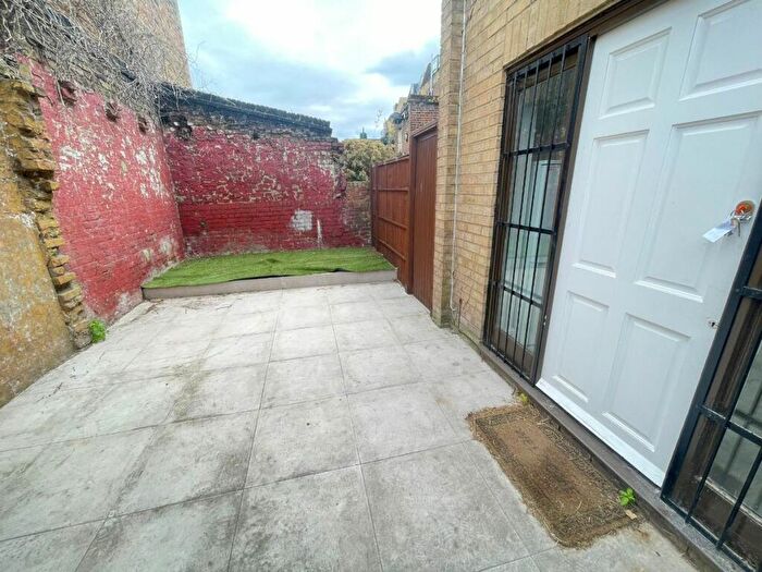 2 Bedroom Maisonette To Rent In Hornsey Road, London, N19