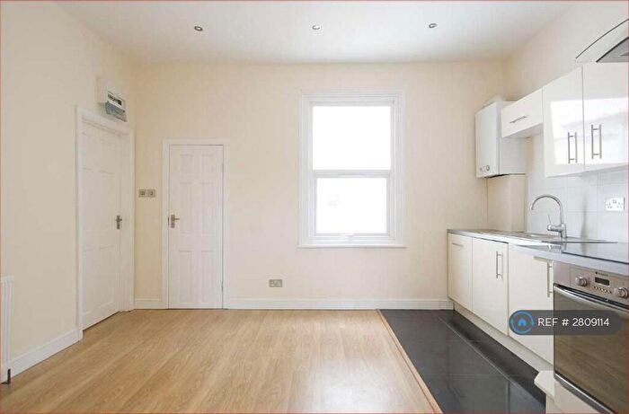 1 Bedroom Flat To Rent In Kingsland High Street, London, E8