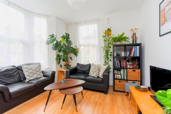 2 Bedroom Flat To Rent In Cardwell Road London, N7