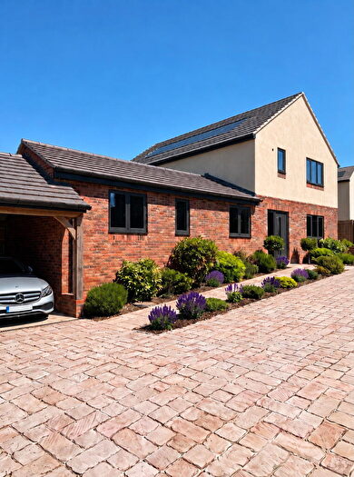 3 Bedroom Detached House For Sale In Blackwell Close, Earls Barton, North Northamptonshire, NN6